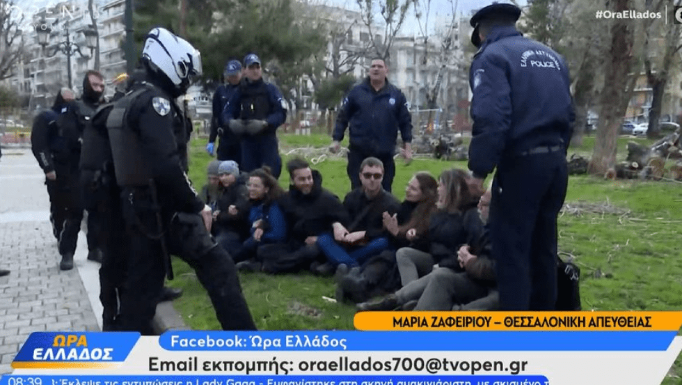 Θεσσαλονίκη: Πολίτες διαμαρτυρήθηκαν για την κοπή δέντρων με την αστυνομία να τους παίρνει σηκωτούς