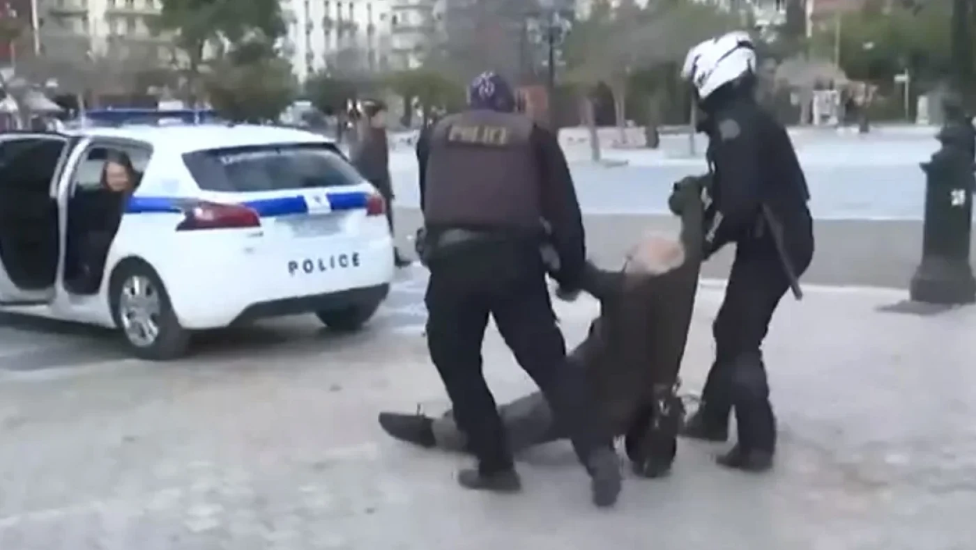 Θεσσαλονίκη: Ελεύθεροι οι 14 διαδηλωτές για την κοπή δέντρων στην πλατεία Δικαστηρίων