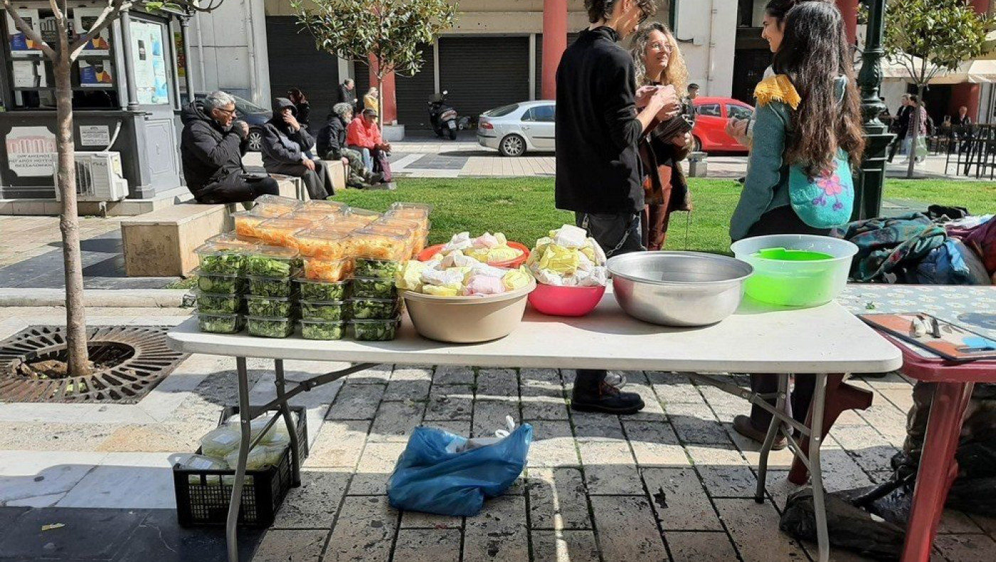 Θεσσαλονίκη: Ομάδα εθελοντών προσφέρει δωρεάν φαγητό στην Αριστοτέλους