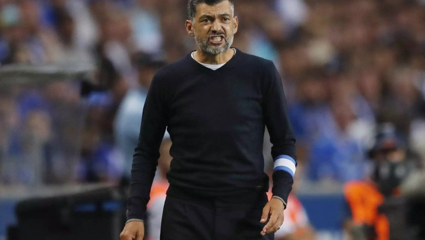 Σέρτζιο Κονσεϊσάο: Σε μία... κλωστή το μέλλον του στη Μίλαν