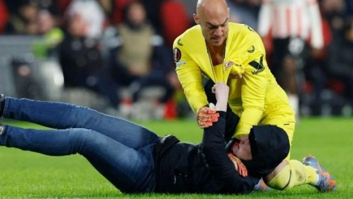 40 χρόνια εκτός «Φίλιπς Στάντιον» ο οπαδός της Αϊντχόφεν που επιτέθηκε στον γκολκίπερ της Σεβίλλης
