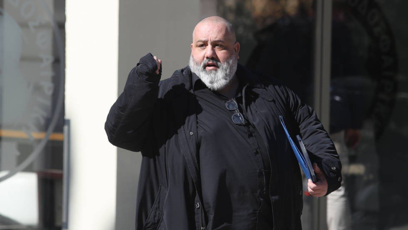 Στην Επιτροπή Δεοντολογίας ο Καραπαπάς για τη... φούστα