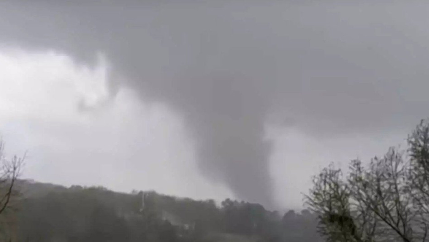 Άρκανσο: Συγκλονιστικές εικόνες από το χτύπημα πελώριου ανεμοστρόβιλου