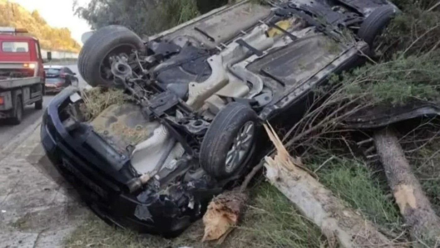 Πάτρα: Ανατροπή αυτοκινήτου στην περιμετρική σε ζωντανή μετάδοση