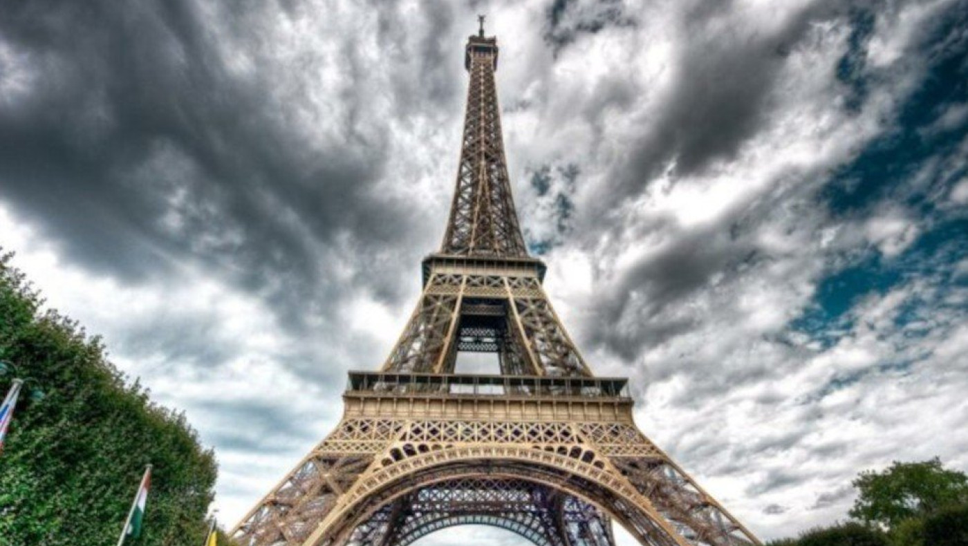 Παρίσι: Μεθυσμένοι Αμερικανοί τουρίστες κοιμήθηκαν στον Πύργο του Άιφελ