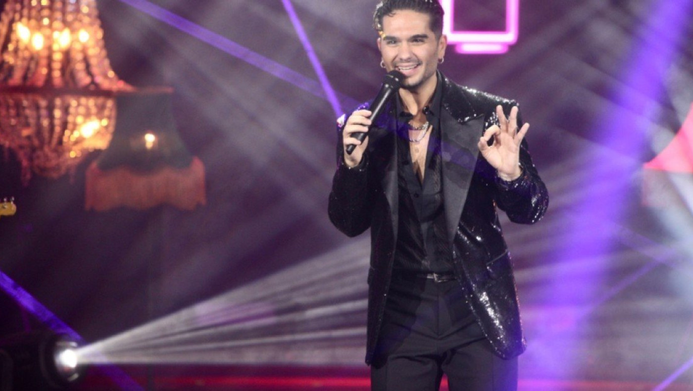 Χρήστος Μάστορας: Τραγούδησε σε προεκλογική εκδήλωση του Έντι Ράμα και προκάλεσε αντιδράσεις - «Τσίμπησα σαν χάνος»