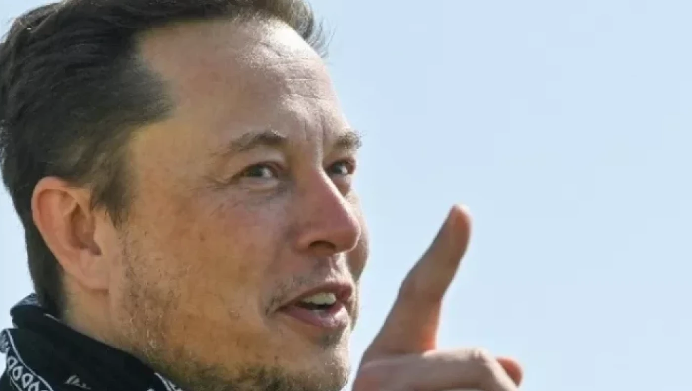 Έλον Μασκ για ανεμβολίαστους: «Πέρασαν τρία χρόνια – Δεν θα έπρεπε να είναι όλοι νεκροί;»