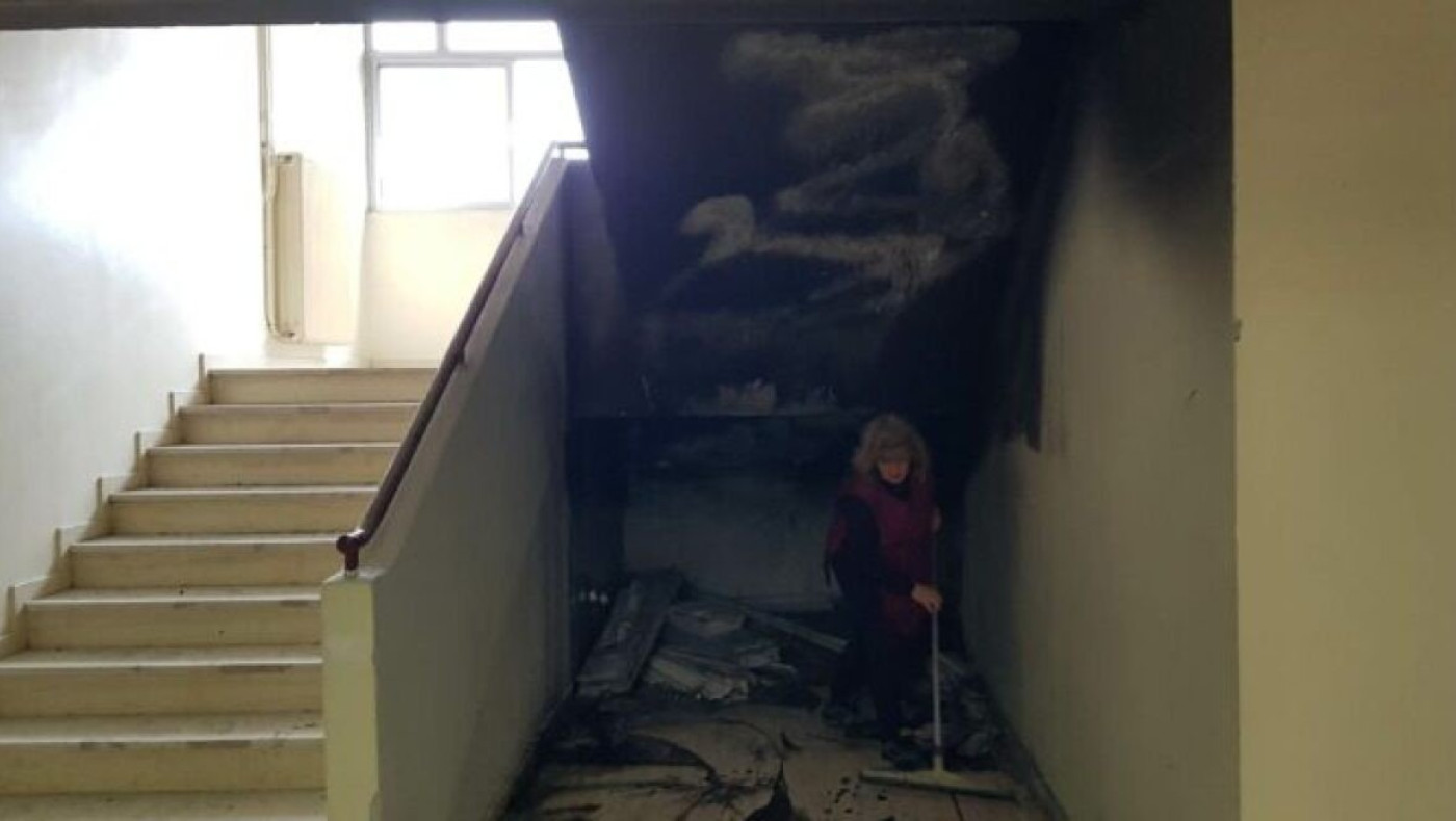 Κοζάνη: Φωτιά στο ισόγειο του 3ου ΓΕΛ Κοζάνης - Πρόλαβαν και βγήκαν έξω οι μαθητές