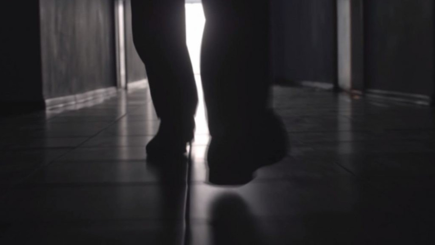 Ποιος είναι ο «άνθρωπος-σκιά» που κυκλοφορεί στη Θεσσαλονίκη