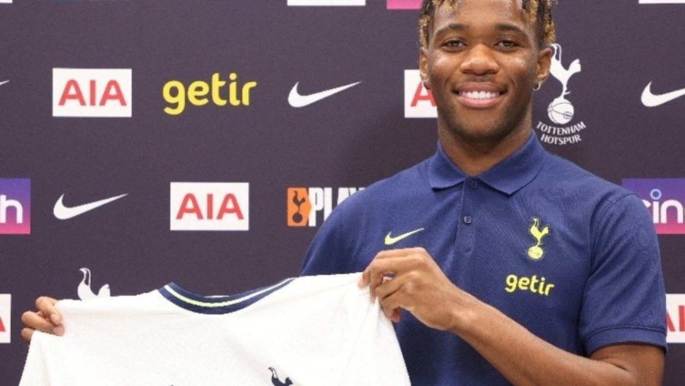 Τα έκανε... λαμπόγυαλο! Ποδοσφαιριστής μπήκε σε μπαρ με το αυτοκίνητο! (pic)