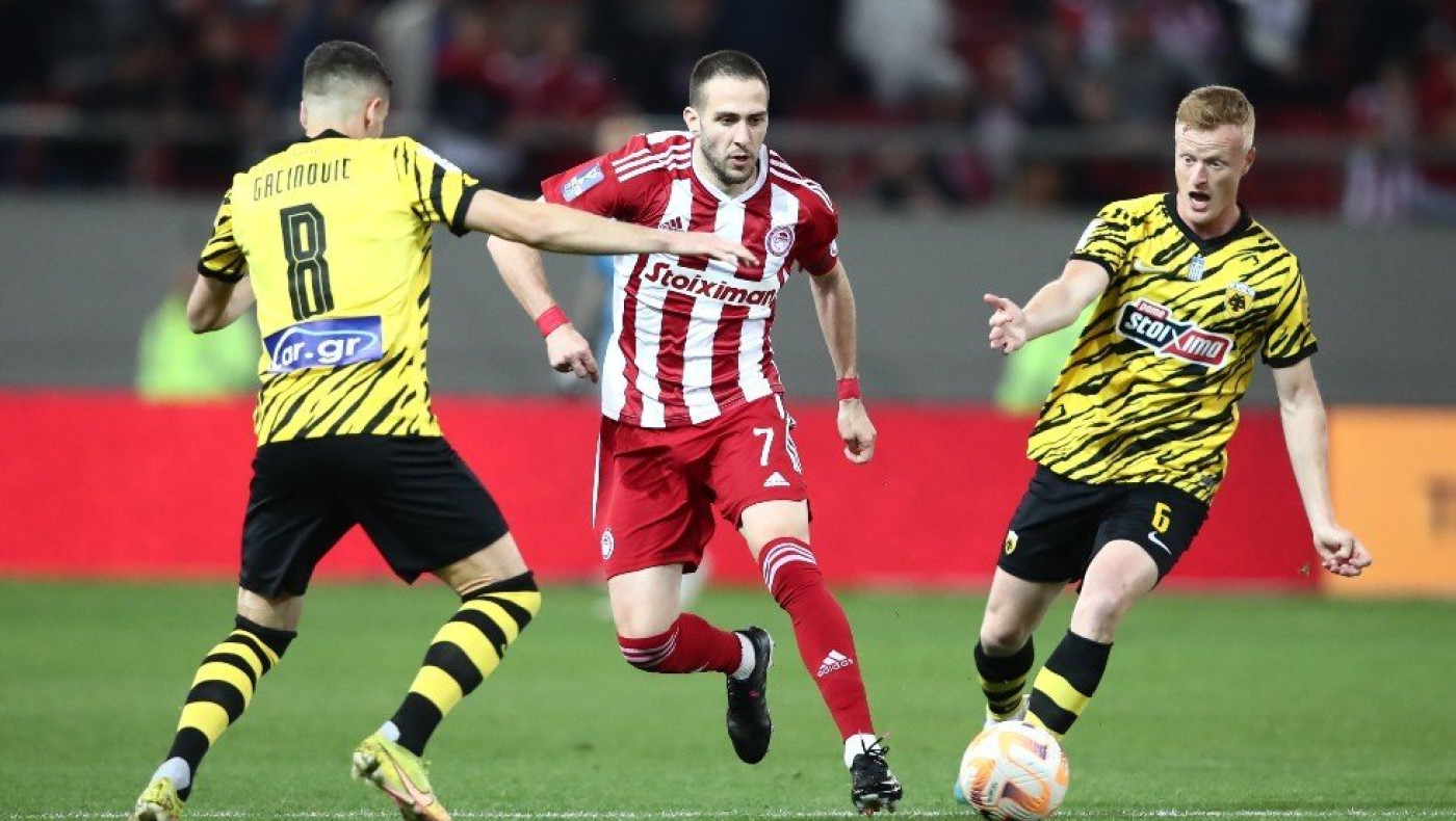 Ολυμπιακός: Προβάρει φανέλα βασικού ο Γιόβετιτς- Οι σκέψεις Μεντιλίμπαρ