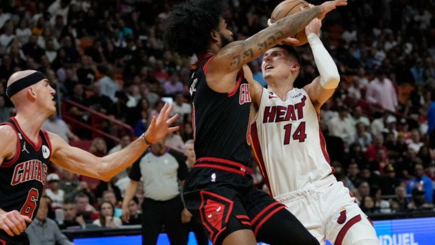 Οι Χιτ πέρασαν από τους Μπουλς και πηγαίνουν στα playoffs με τους Μπακς