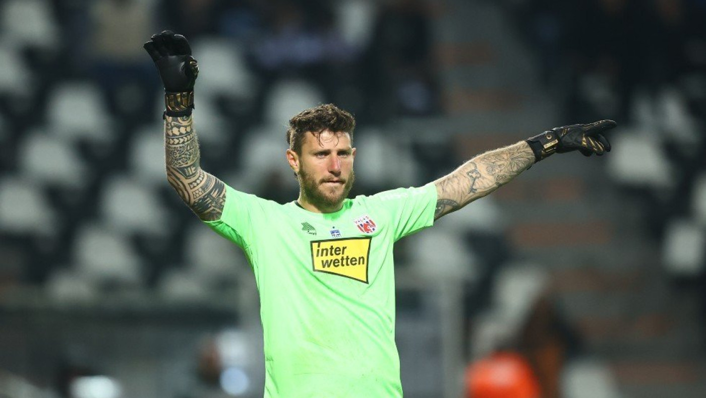 Η Μπνέι Σαχνίν τσεκάρει τον Κλέιμαν