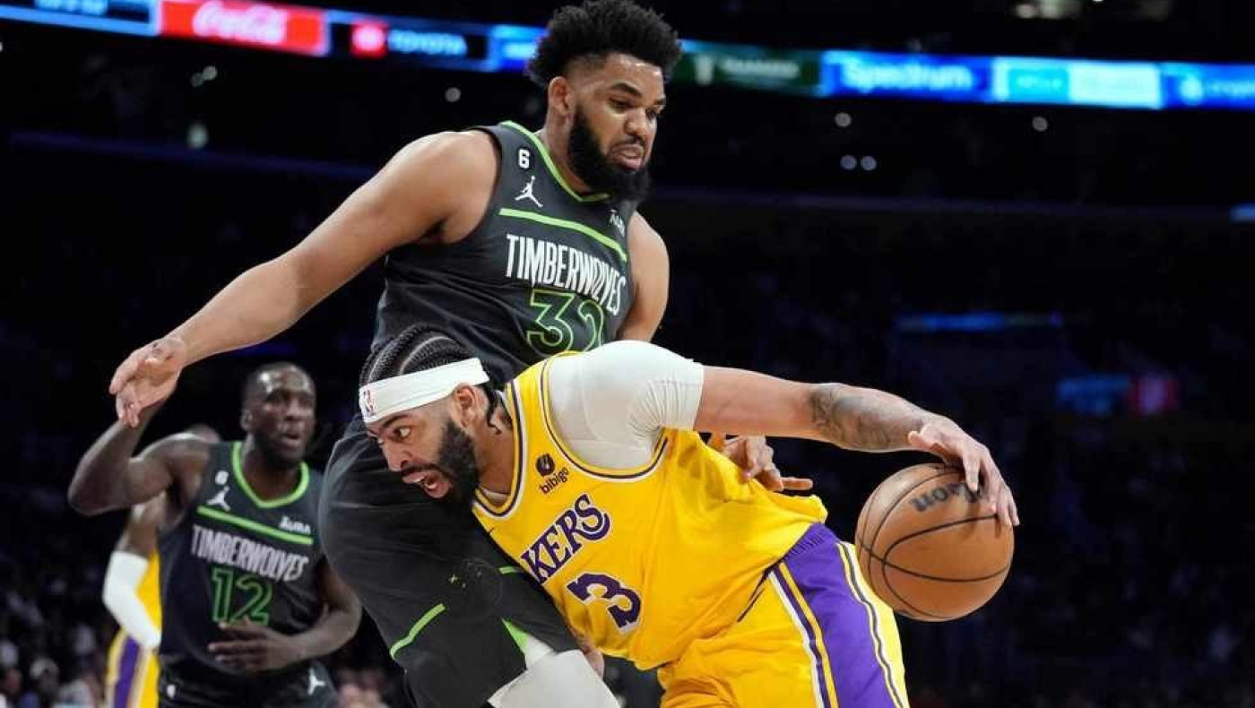 Οι Λέικερς με θρίλερ στα πλέι οφ, πέρασαν και οι Χοκς