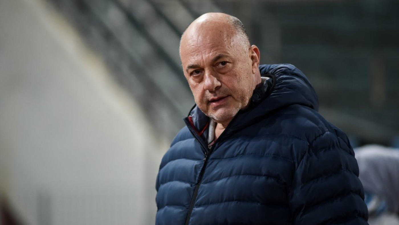 Δημοτικές εκλογές-Βόλος: Πτώση Μπέου στην εξέδρα πριν την ομιλία του!