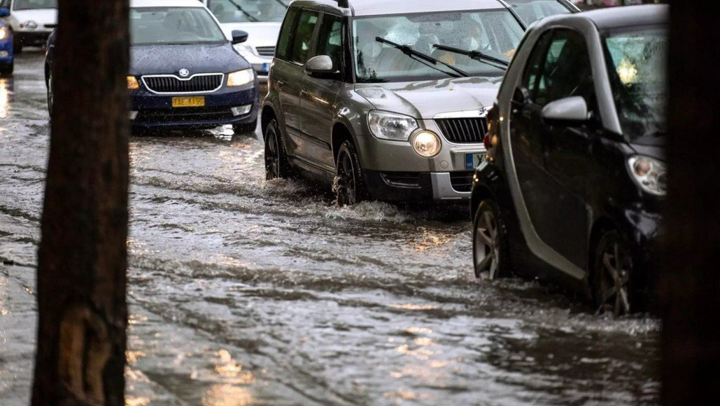 Καιρός: Επιστροφή εκδρομέων με καταιγίδες και χαλάζι – Ποιες περιοχές θα επηρεαστούν