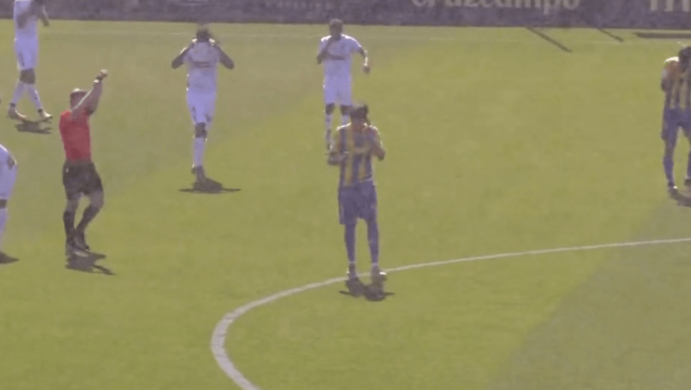 Ισπανία: Διεκόπη αγώνας ποδοσφαίρου λόγω εισβολής... κουνουπιών