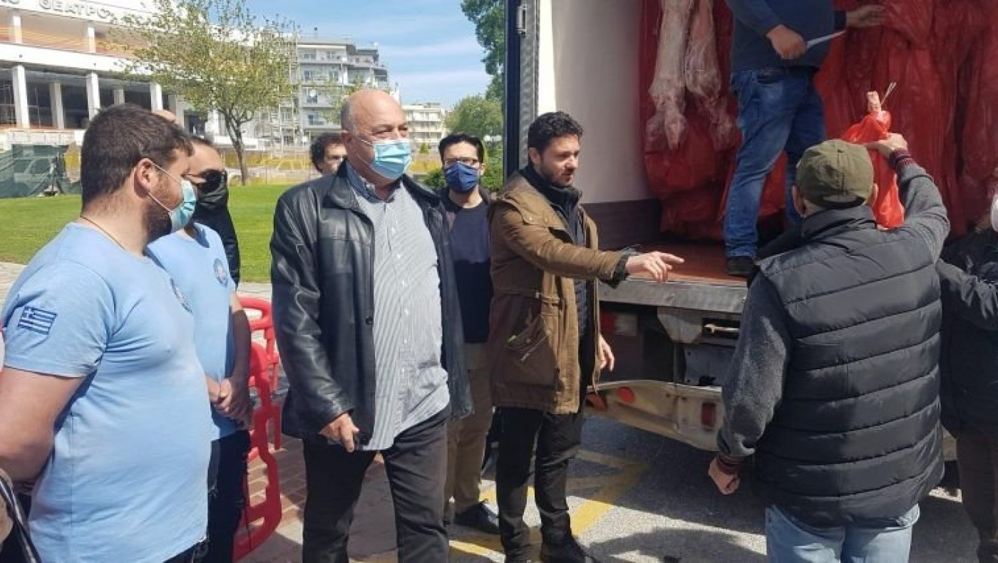 Κίνηση ανθρωπιάς από τον Αχιλλέα Μπέο: Πρόσφερε αρνιά σε απόρους για το Πάσχα