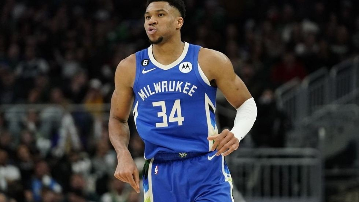 Αντετοκούνμπο: Πήγε Νιγηρία και έπαιξε μπάσκετ με μικρά παιδιά