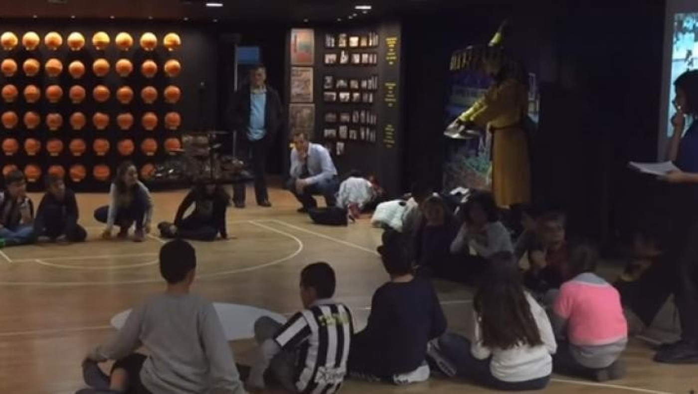 Mαθητές από τον Εύοσμο πήγαν στο μουσείο του Άρη με φανέλες του ΠΑΟΚ! (ΒΙΝΤΕΟ) 