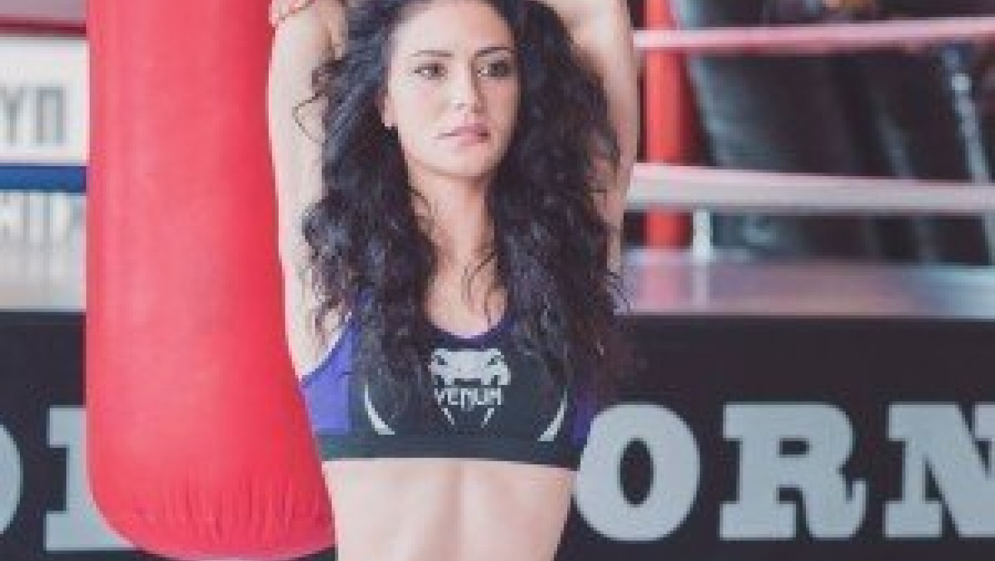 Το απίστευτο Ring Girl του Cage Survivor!(PICS)