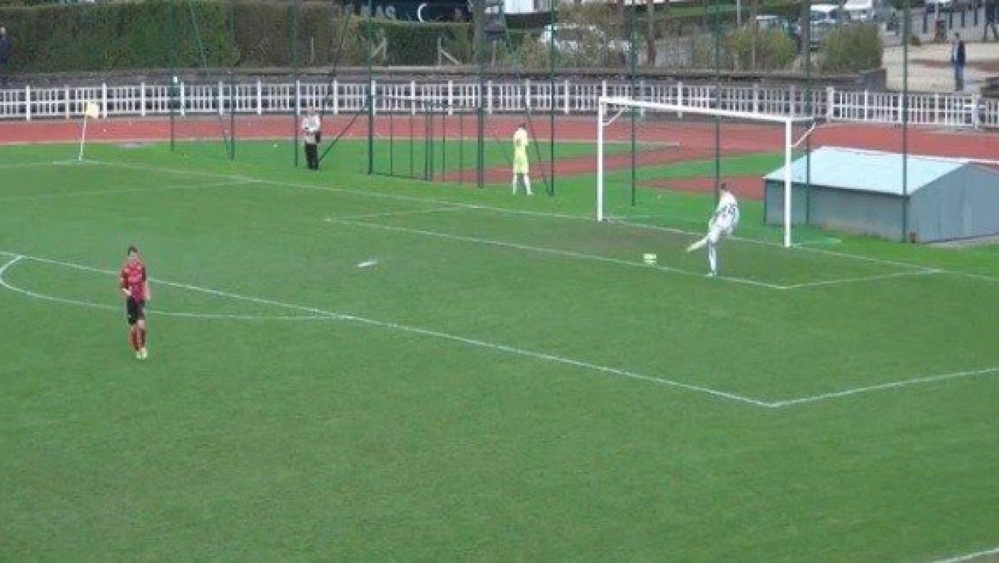 Πήγε προς... νερού του και... γκολ (video)