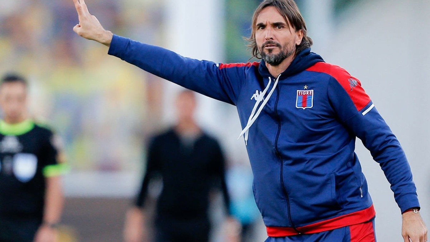 Ντιέγκο Μαρτίνεζ: Ο προπονητής που ενδιαφέρεται ο Ολυμπιακός μιλάει ελληνικά και έχει δηλώσει θαυμαστής του Ματίας Αλμέιδα!