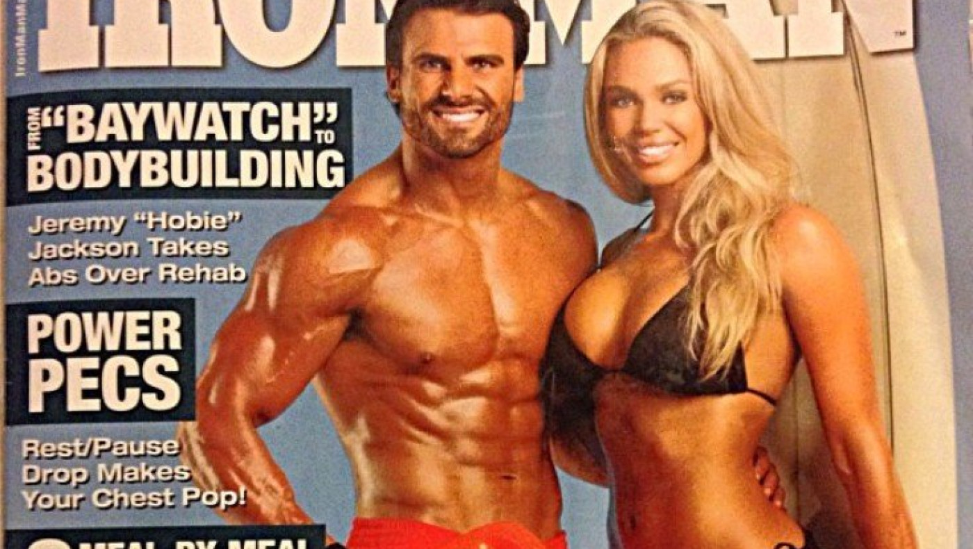 Μοντέλο, πρώην σύζυγος σταρ του Baywatch ψάχνει για φαγητό στα σκουπίδια