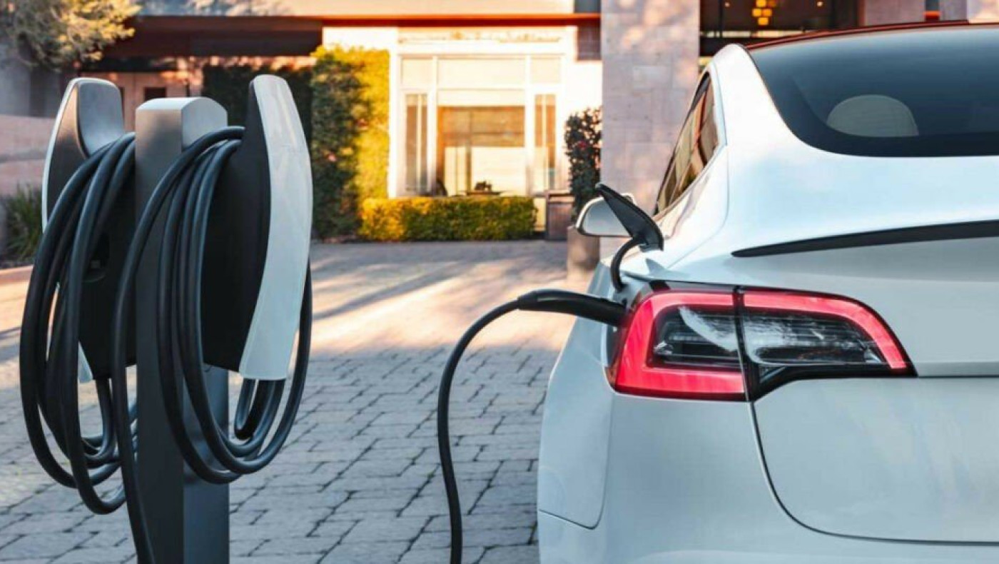 Πώς θα μοιραστούν τα 79,8 εκατ. ευρώ του νέου προγράμματος «Φορτίζω Παντού»