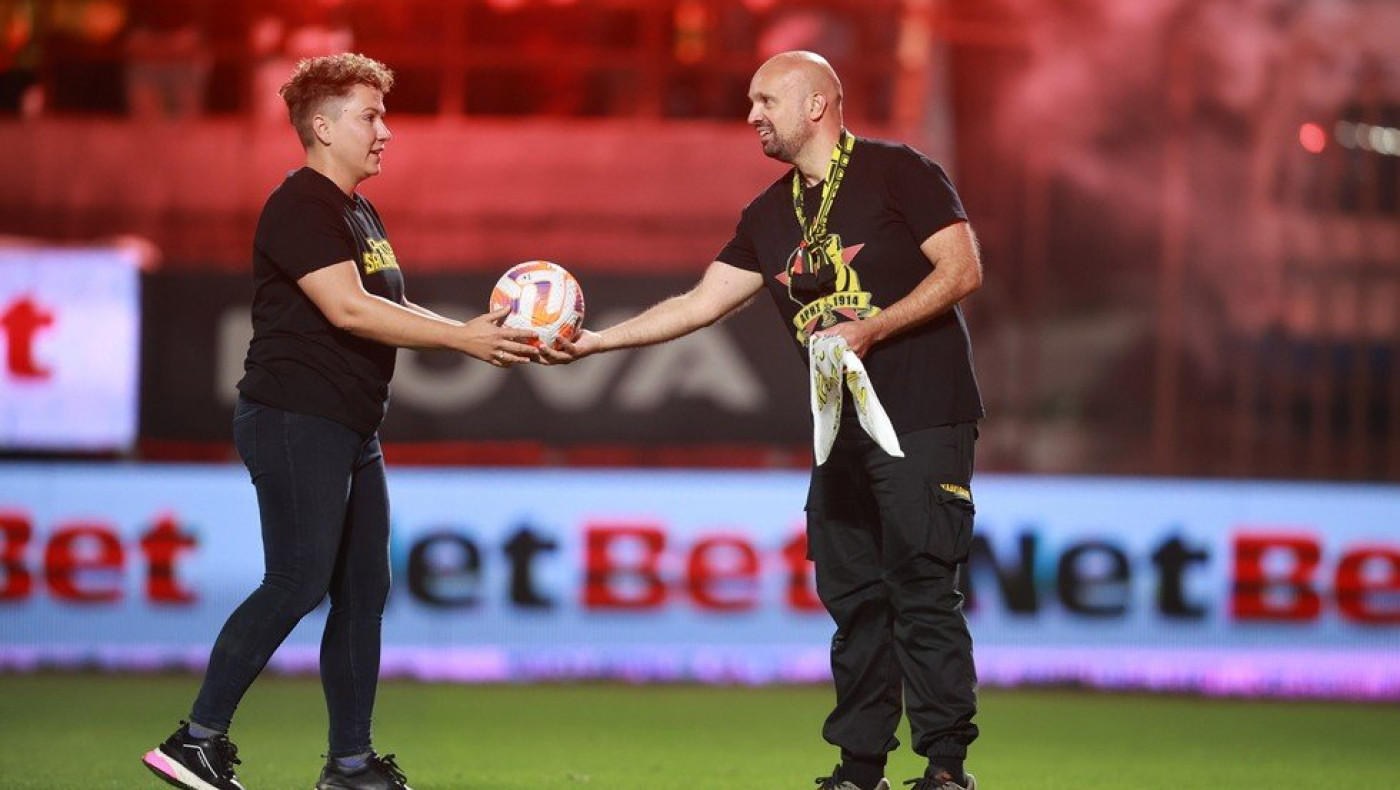 Άρης - ΑΕΚ: Πρόταση γάμου στο ημίχρονο του παιχνιδιού!