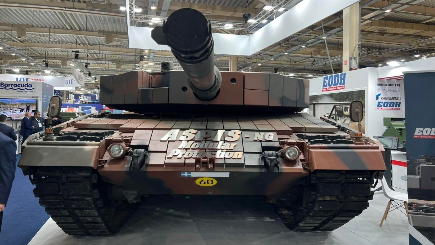 «DEFEA 2023»: Εντυπωσιάζει το αναβαθμισμένο με νέα θωράκιση Leopard-2A4 του Ελληνικού Στρατού