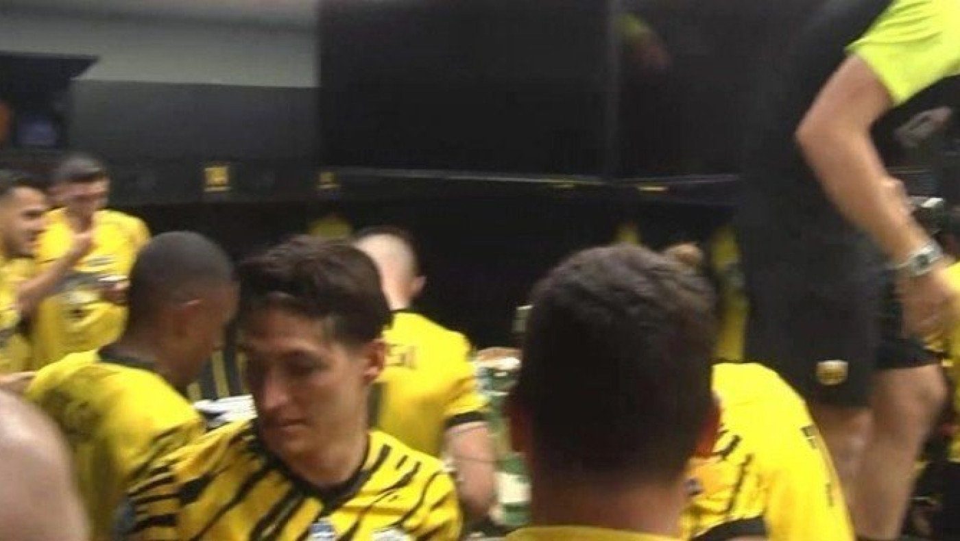 ΑΕΚ: Τα «έσπασαν» οι παίκτες στα αποδυτήρια (vid)