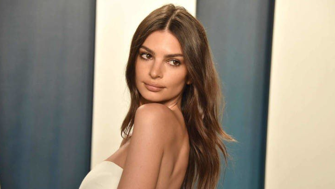 Έμιλι Ραταϊκόφσκι: Σάλος με τις γυμνές φωτογραφίες της για την γιορτή της μητέρας