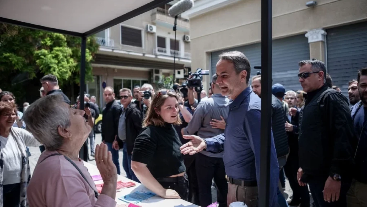 Υποψήφια του ΜέΡΑ25 συγχαίρει τη συντρόφισσά της που δεν έδωσε χειραψία στον Μητσοτάκη