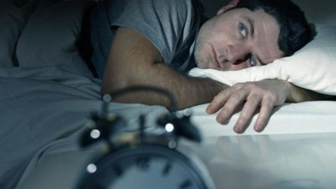 7 πιθανοί λόγοι για τους οποίους δεν μπορείς να κοιμηθείς, παρά την κούραση