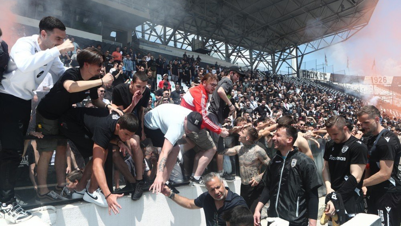 ΠΑΟΚ - Αποθέωση έξω από την Τούμπα: «Μπράντον, Μπράντον οέ οέ οέ» (vid)