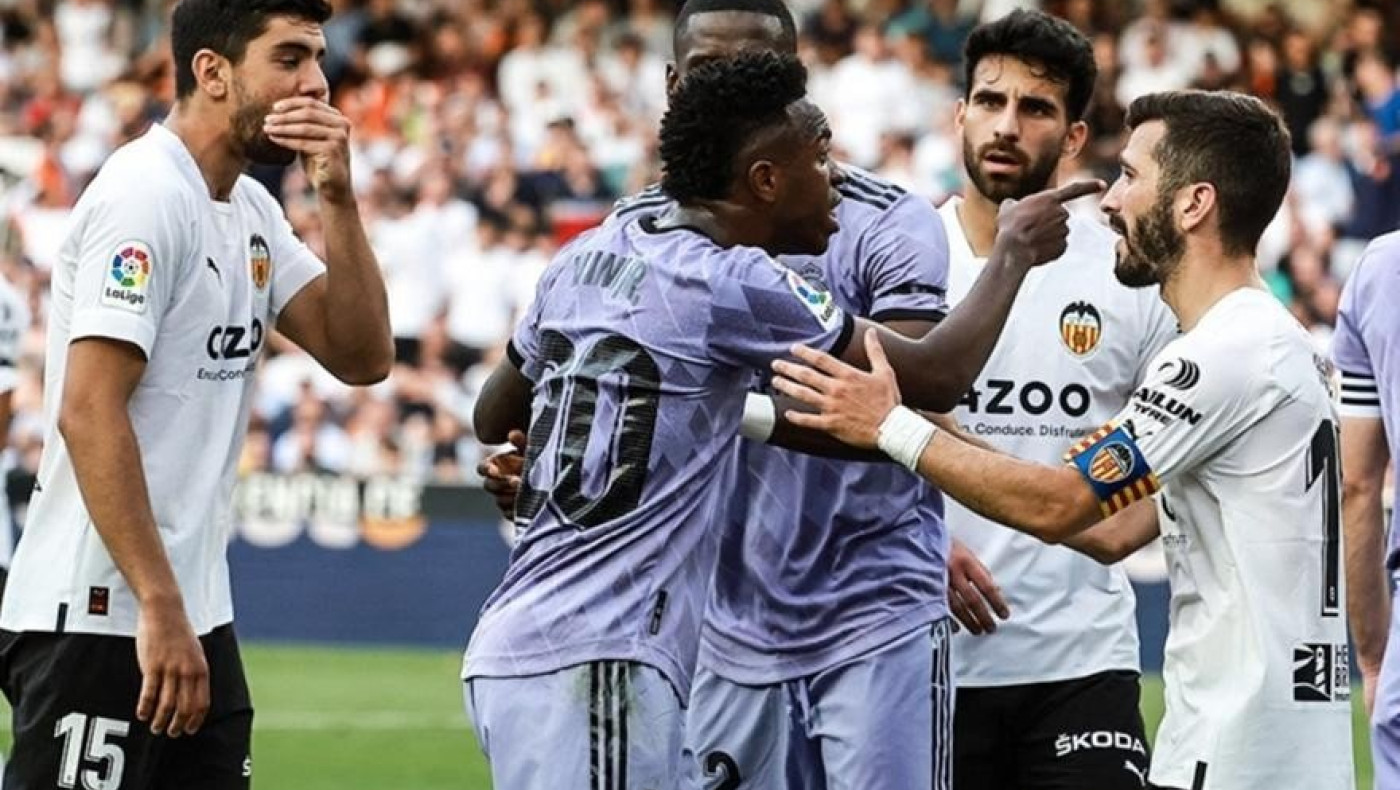 Εναντίον του προέδρου της Λίγκας ο Βινίσιους: «Αντί να κάνει κριτική στους ρατσιστές, επιτίθεται σε μένα»