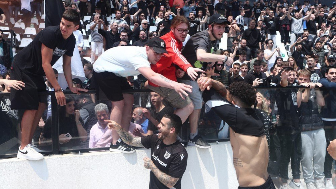 ΠΑΟΚ: Συνθήματα στην τελευταία προπόνηση και «απαίτηση» για κατάκτηση του κυπέλλου (vids)