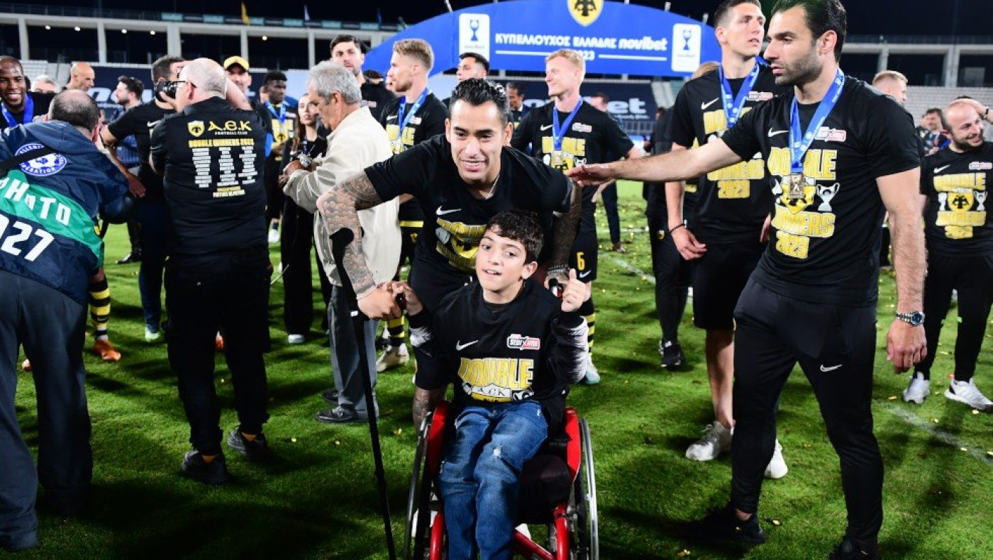 Η ανάρτηση του Κωνσταντέλια με τον μικρό Γιάννη