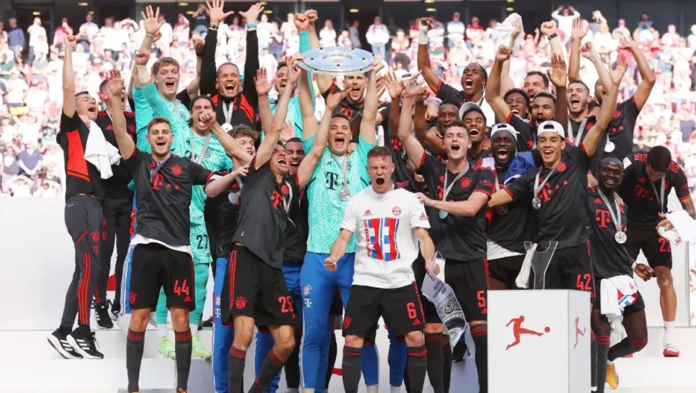 Η Μπάγερν σήκωσε αντίγραφο της «σαλατιέρας» - Η αυθεντική ήταν στο γήπεδο της Ντόρτμουντ