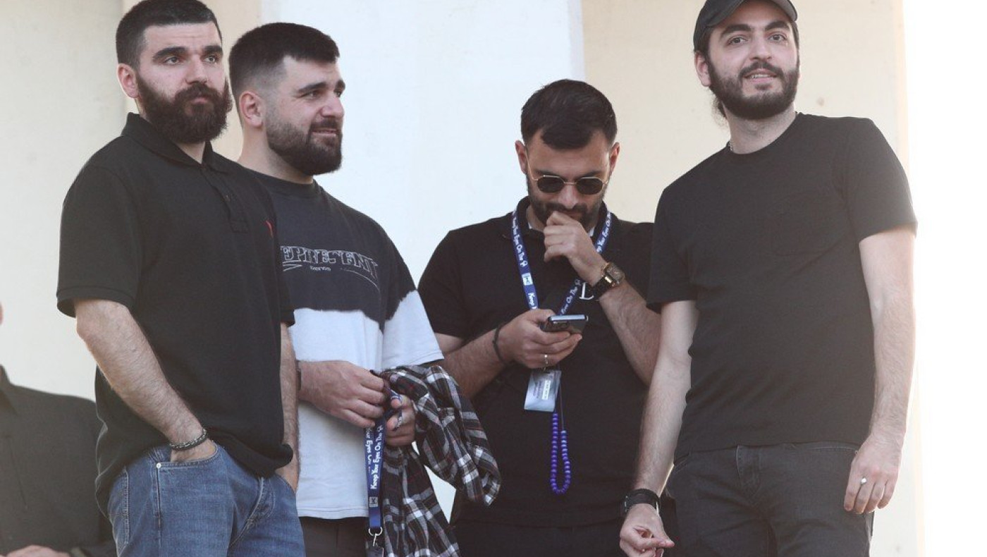 Ένταση στην Τούμπα μετά τον χαμένο τελικό, συζητήσεις οπαδών με Γιώργο Σαββίδη