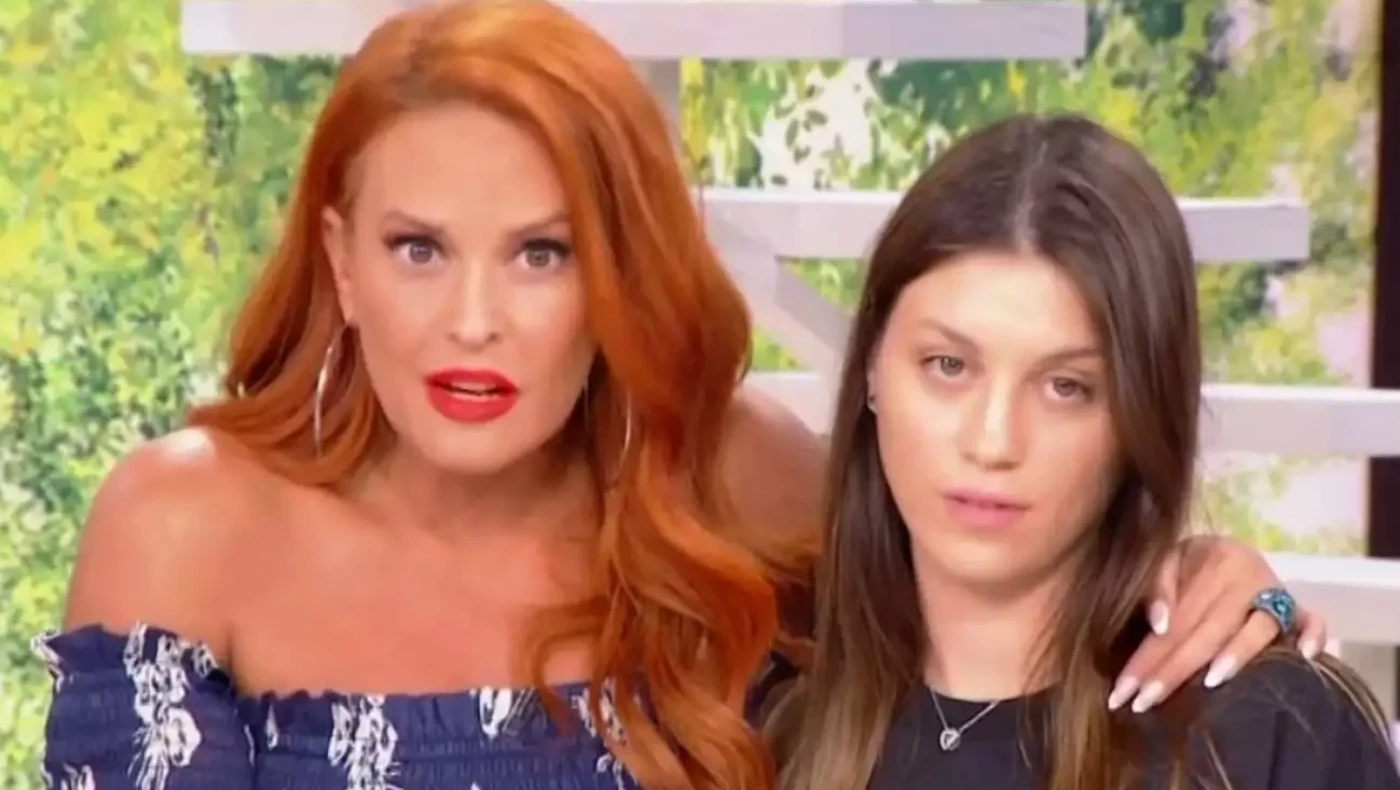 Η Σίσσυ Χρηστίδου κατήγγειλε πως τραμπούκισαν ρεπόρτερ της στον γάμο του Πάνου Μουζουράκη