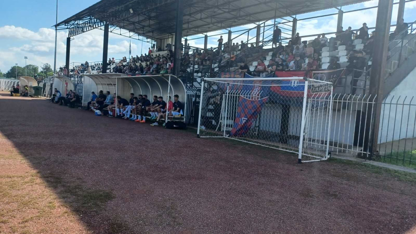 «Στο Πολύκαστρο υπάρχουν 200 άτομα ενώ ο Απόλλωνας δεν εκδίδει εισιτήρια - Η αστυνομία δεν έκανε τίποτα»