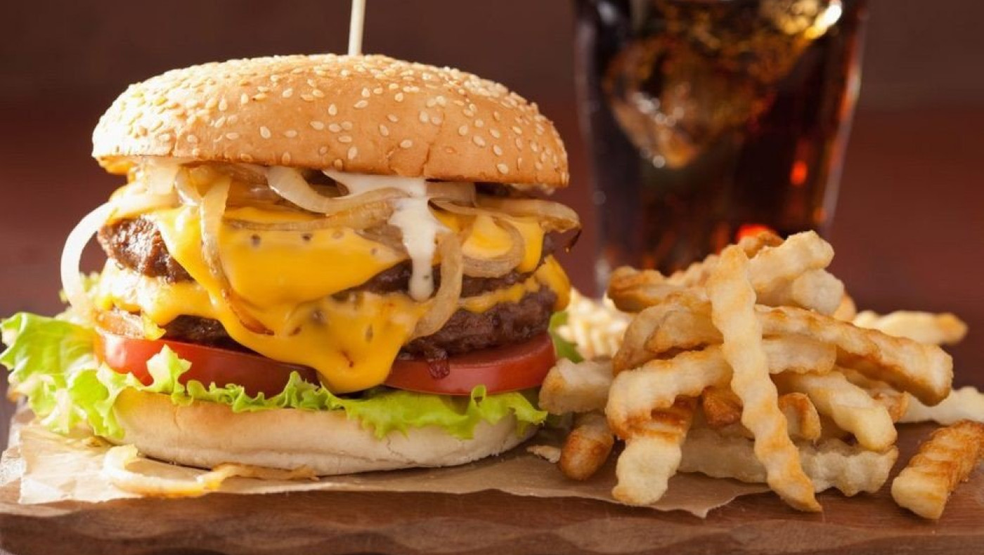 Έτρωγε fast food τρεις φορές την μέρα για 100 ημέρες – Τα αποτελέσματα θα σας εκπλήξουν