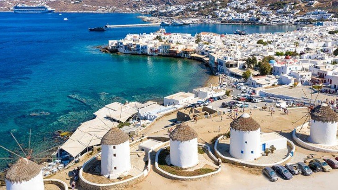 Μύκονος: Σύλληψη γνωστού επιχειρηματία για το πάρτι με ναρκωτικά σε βίλα-Χειροπέδες σε άλλα 9 άτομα