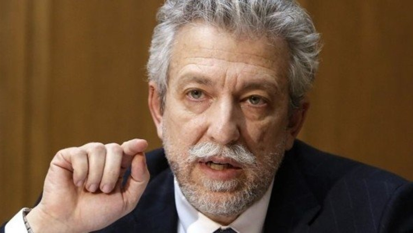 Η Πολιτεία συμβιβάζεται με το κατεστημένο