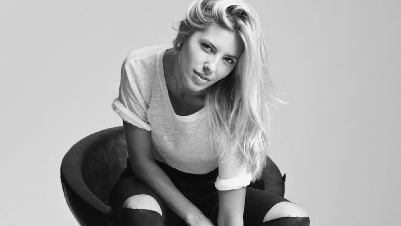 Εντυπωσιακή η Mollie King! (pics)