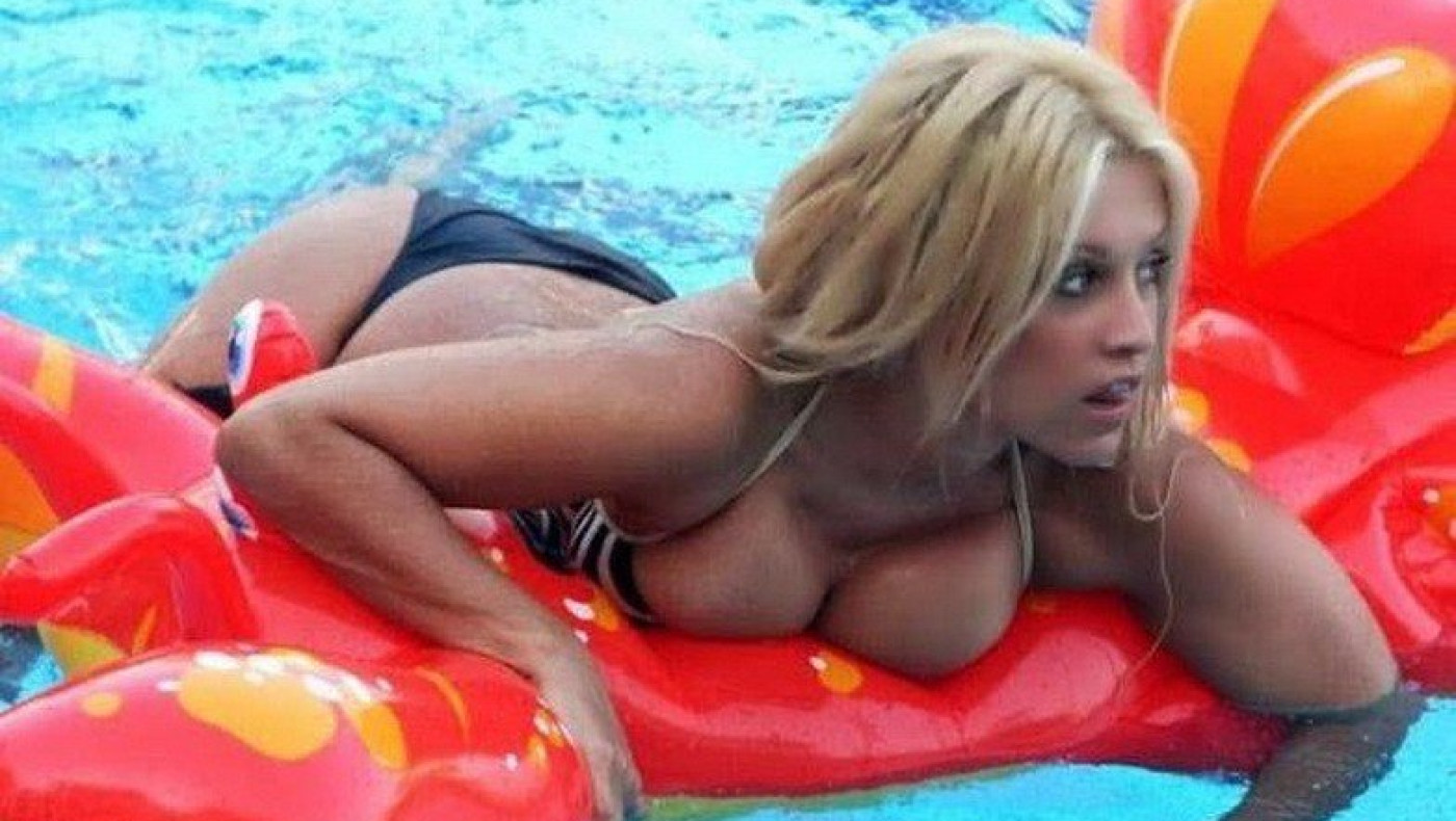 Η Σαμπρίνα μεγαλώνει αλλά... δεν αλλάζει! (Pics)