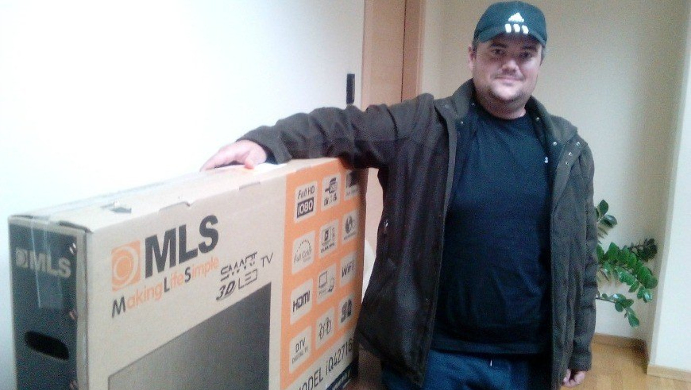 Ο   τυχερός του διαγωνισμού για μια Mls Super Smart TV 42 για το Metropolis 95.5