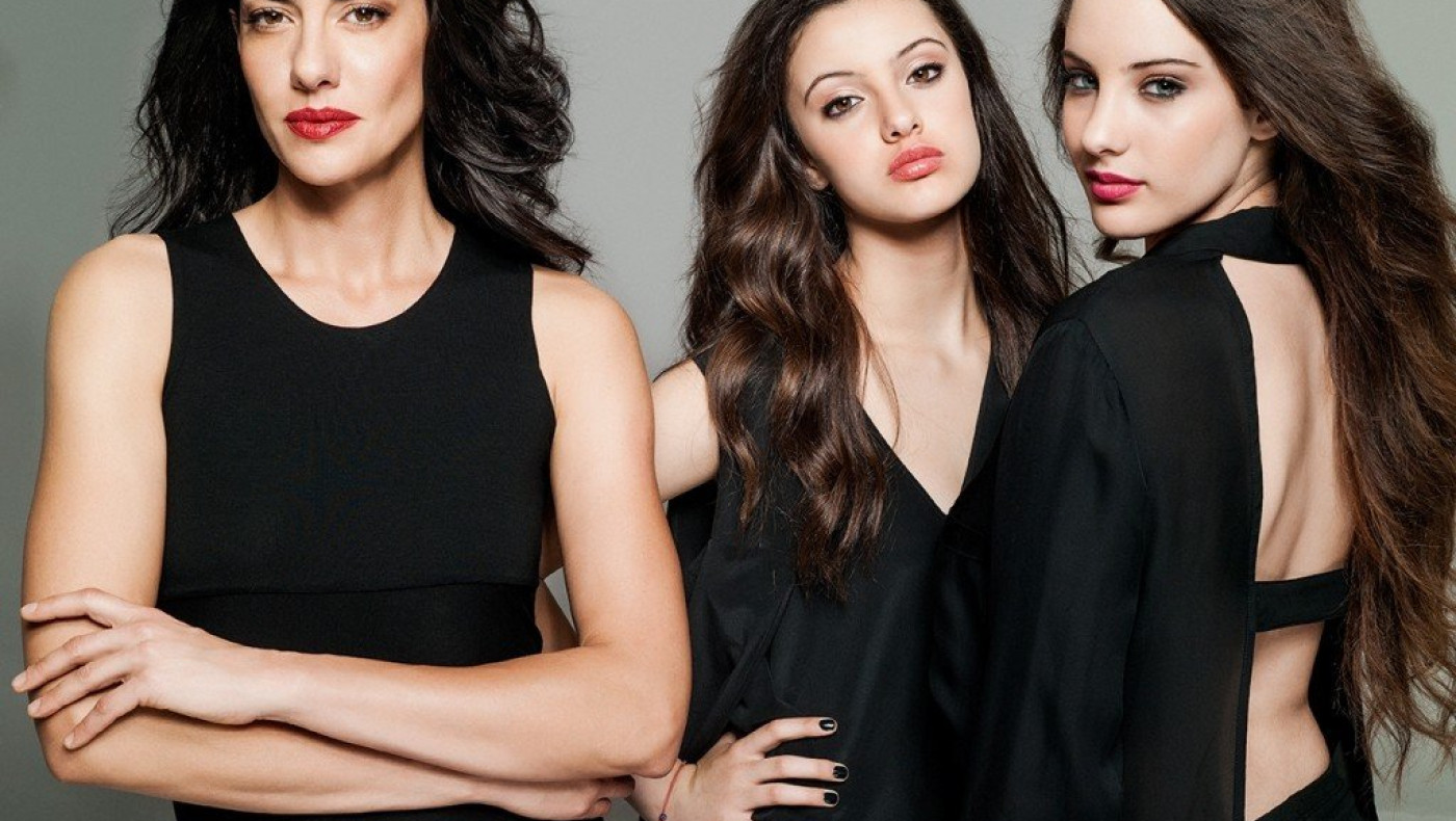 Η Εύη Αδάμ και οι πανέμορφες κόρες της 